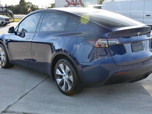 Used 2023 Tesla Model Y AWD image 4