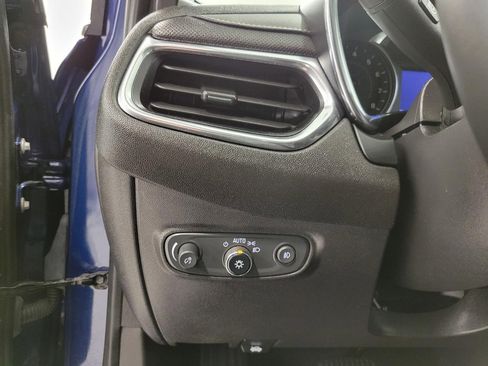 Used 2023 Chevrolet Equinox Premier image 10