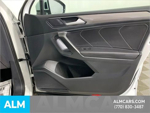 Used 2024 Volkswagen Tiguan SE image 38