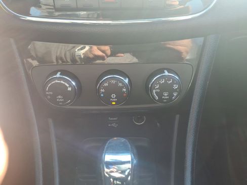 Used 2013 Chrysler 200 Limited w/ Sun/Sound Group FWD image 8