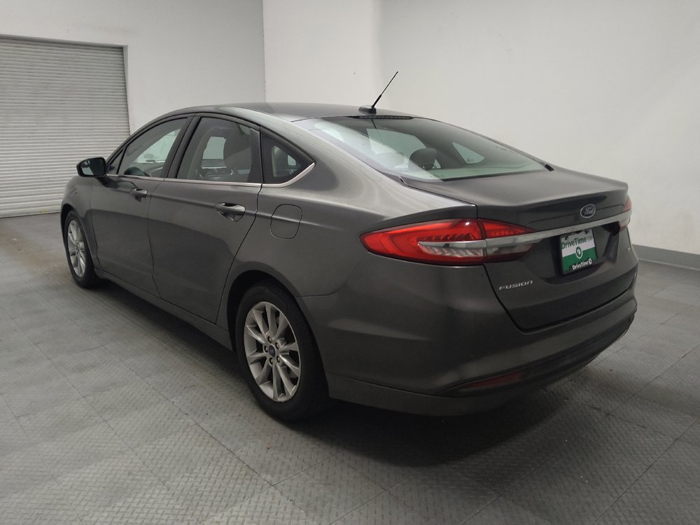 Used 2017 Ford Fusion SE w/ Fusion SE Technology Package FWD image 5
