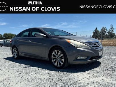 Used 2013 Hyundai Sonata SE w/ Navigation & Sunroof Pkg
