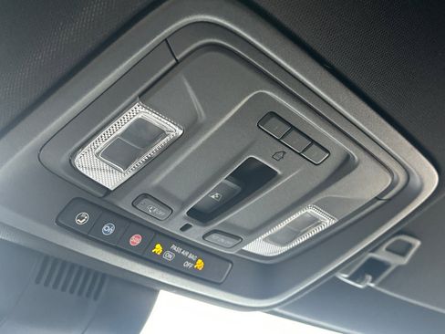 Used 2023 Chevrolet Silverado 1500 High Country w/ Technology Package image 23