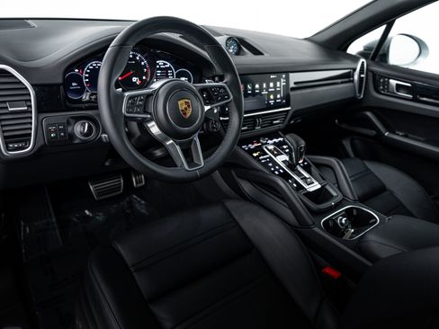 Certified 2022 Porsche Cayenne S image 4