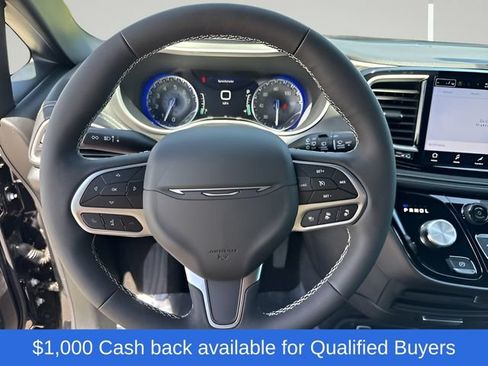 New 2027 Chrysler Pacifica Select FWD image 28