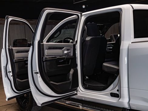 Used 2022 RAM 2500 Big Horn AWD/4WD image 25