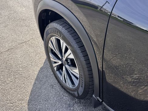 Used 2023 Nissan Rogue SV AWD/4WD image 4