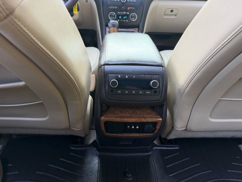 Used 2008 Buick Enclave CXL w/ Entertainment Package #2 FWD image 39