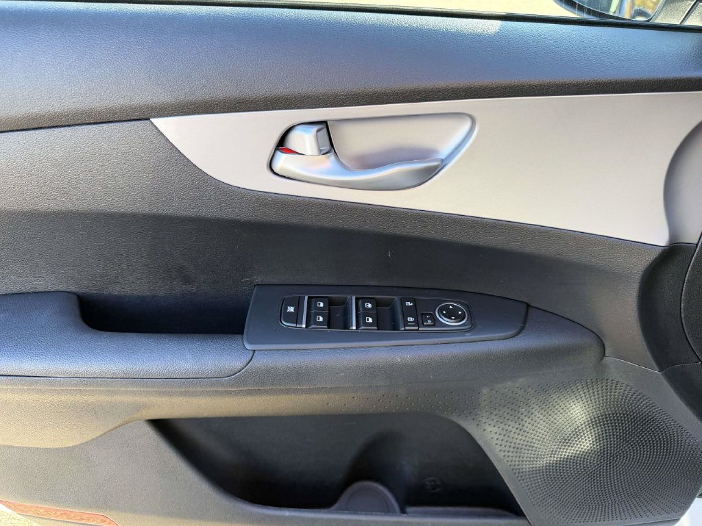 Used 2023 Kia Forte LXS w/ LXS Technology Package FWD image 15