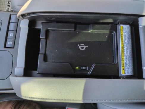 Used 2022 Toyota Highlander XLE FWD image 26