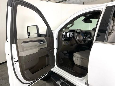 Used 2025 Chevrolet Silverado 2500 LTZ w/ LTZ Convenience Package image 27