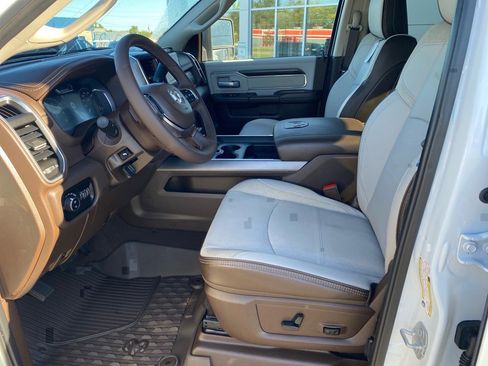 Used 2025 RAM 2500 Laramie image 9