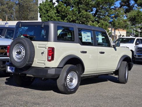 New 2025 Ford Bronco 4-Door AWD/4WD image 14