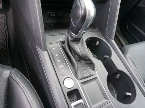 Used 2019 Volkswagen Atlas SE w/ Panoramic Sunroof Package FWD image 18