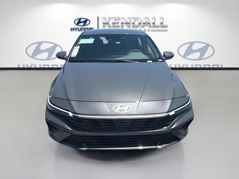 New 2026 Hyundai Elantra SE FWD image 2