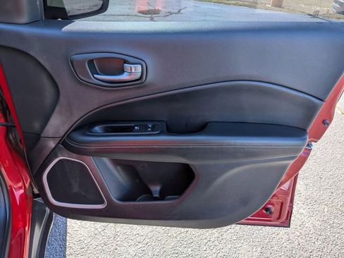 Used 2018 Jeep Compass Latitude w/ Popular Equipment Group FWD image 33