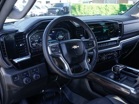 Used 2022 Chevrolet Silverado 1500 LT image 17