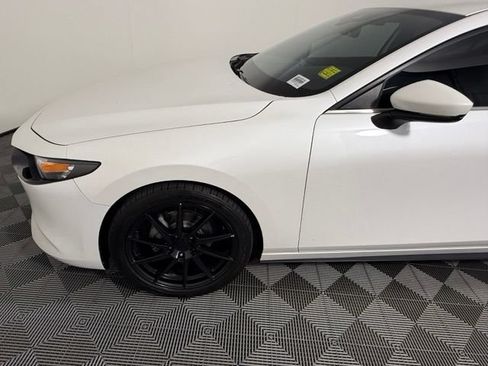Used 2019 MAZDA MAZDA3 Hatchback w/ Preferred Package FWD image 12