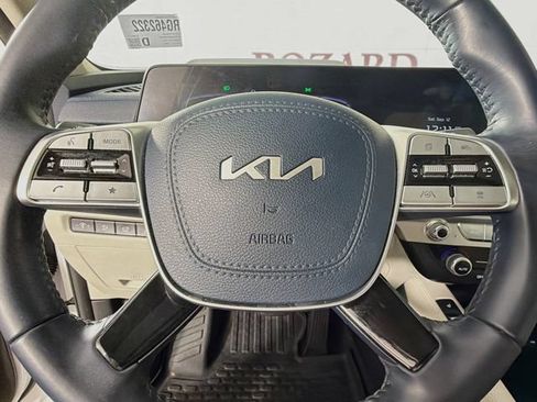 Used 2024 Kia Telluride EX w/ EX Captain's Chair Package FWD image 13