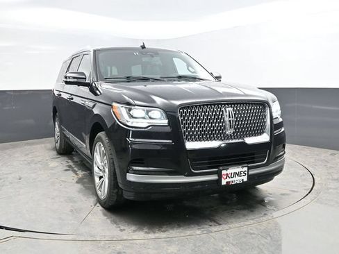 Used 2024 Lincoln Navigator Reserve AWD/4WD image 2