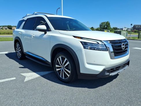 Used 2022 Nissan Pathfinder Platinum w/ Cargo Package AWD/4WD image 3