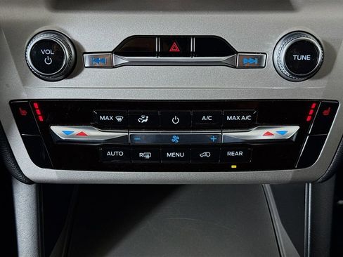 Used 2023 Ford Explorer XLT image 15