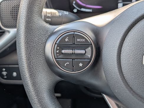 Certified 2025 Kia Soul LX w/ LX Technology Package FWD image 30