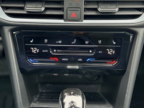 Used 2025 Volkswagen Taos SEL image 18