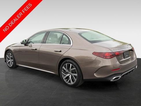 Used 2025 Mercedes-Benz E 350 4MATIC Sedan image 7