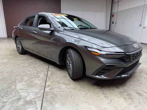 Used 2024 Hyundai Elantra SEL image 7