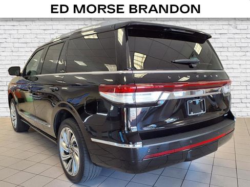 Used 2023 Lincoln Navigator Reserve image 3