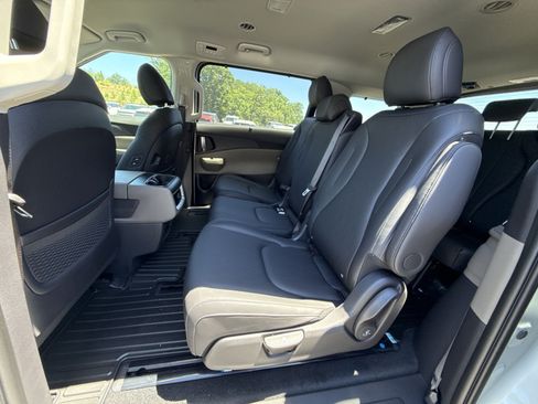 New 2026 Kia Carnival EX FWD image 37