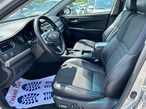 Used 2017 Toyota Camry SE image 10