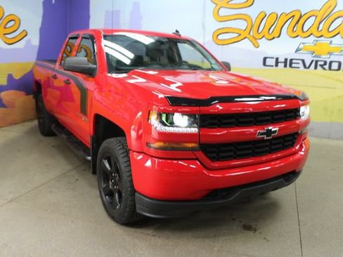 Used 2018 Chevrolet Silverado 1500 Custom w/ Custom Convenience Package AWD/4WD image 2