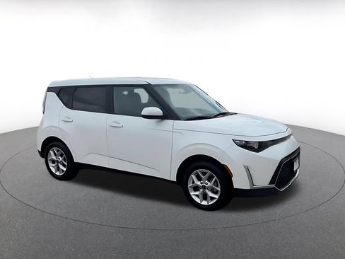 Used 2025 Kia Soul LX w/ LX Technology Package FWD image 2