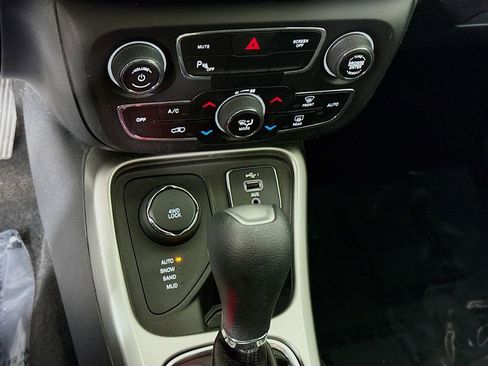 Used 2019 Jeep Compass Sport w/ Tech Group AWD/4WD image 7