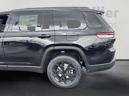 New 2025 Jeep Grand Cherokee L Altitude image 13