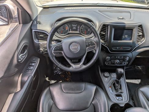 Used 2019 Jeep Cherokee Latitude Plus AWD/4WD image 18