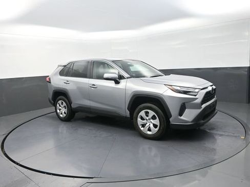 Used 2025 Toyota RAV4 LE AWD/4WD image 18