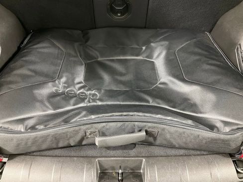 Used 2018 Jeep Renegade Altitude image 25