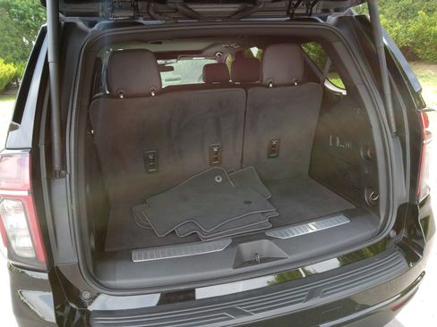 Used 2024 Chevrolet Tahoe Z71 w/ Luxury Package AWD/4WD image 27