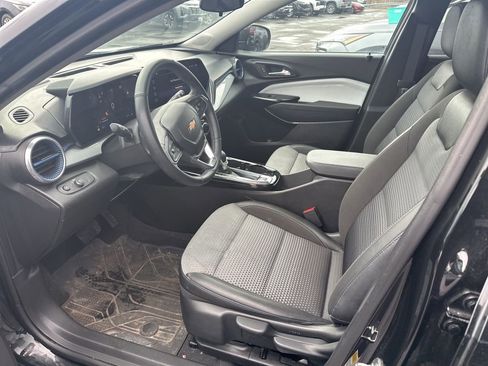 Used 2024 Chevrolet Trax LT w/ Driver Confidence Package image 7