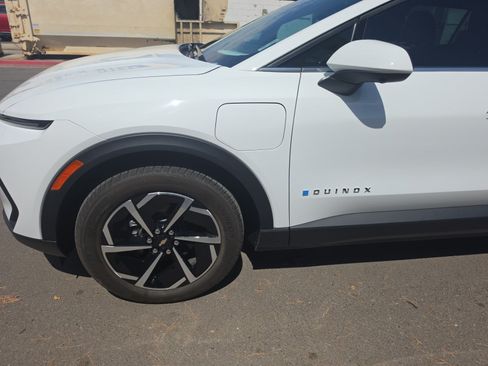 Used 2026 Chevrolet Equinox EV LT AWD/4WD image 9