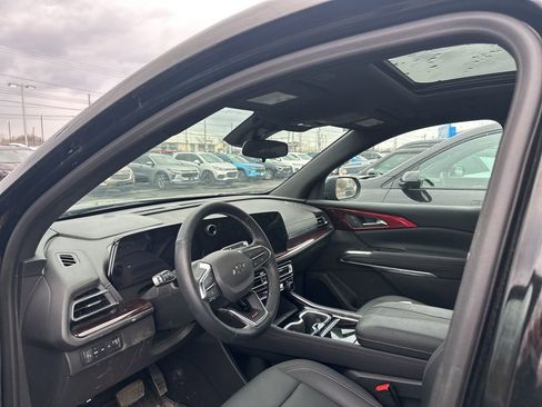 Used 2025 Chevrolet Traverse Z71 w/ Driver Confidence Package image 7