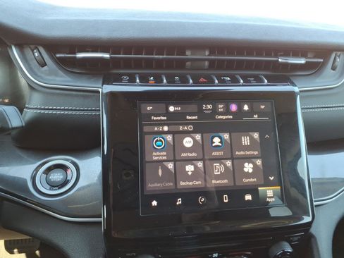 Used 2023 Jeep Grand Cherokee Laredo image 8