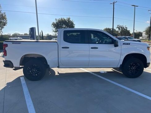 Used 2024 Chevrolet Silverado 1500 Custom Trail Boss w/ LPO, Dark Essentials Package AWD/4WD image 2