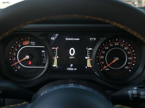 Used 2025 Jeep Wrangler Sahara w/ Safety Group image 24