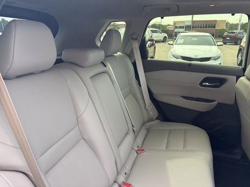 Used 2023 Nissan Rogue SV w/ SV Premium B Package image 33