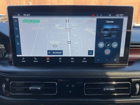 Used 2023 Lincoln Nautilus Reserve image 31