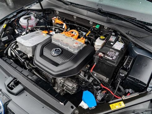 Used 2016 Volkswagen e-Golf SEL Premium image 32